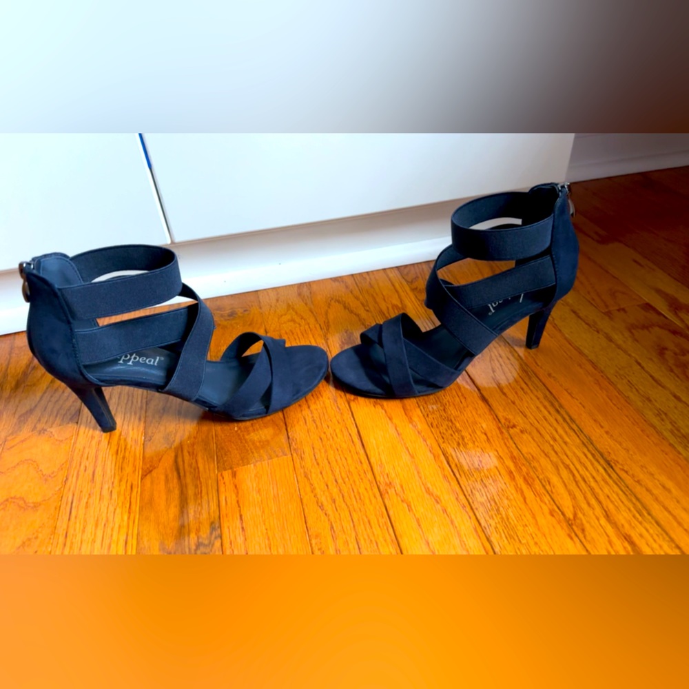 Xappeal blue heels ELKE size  6 1/2